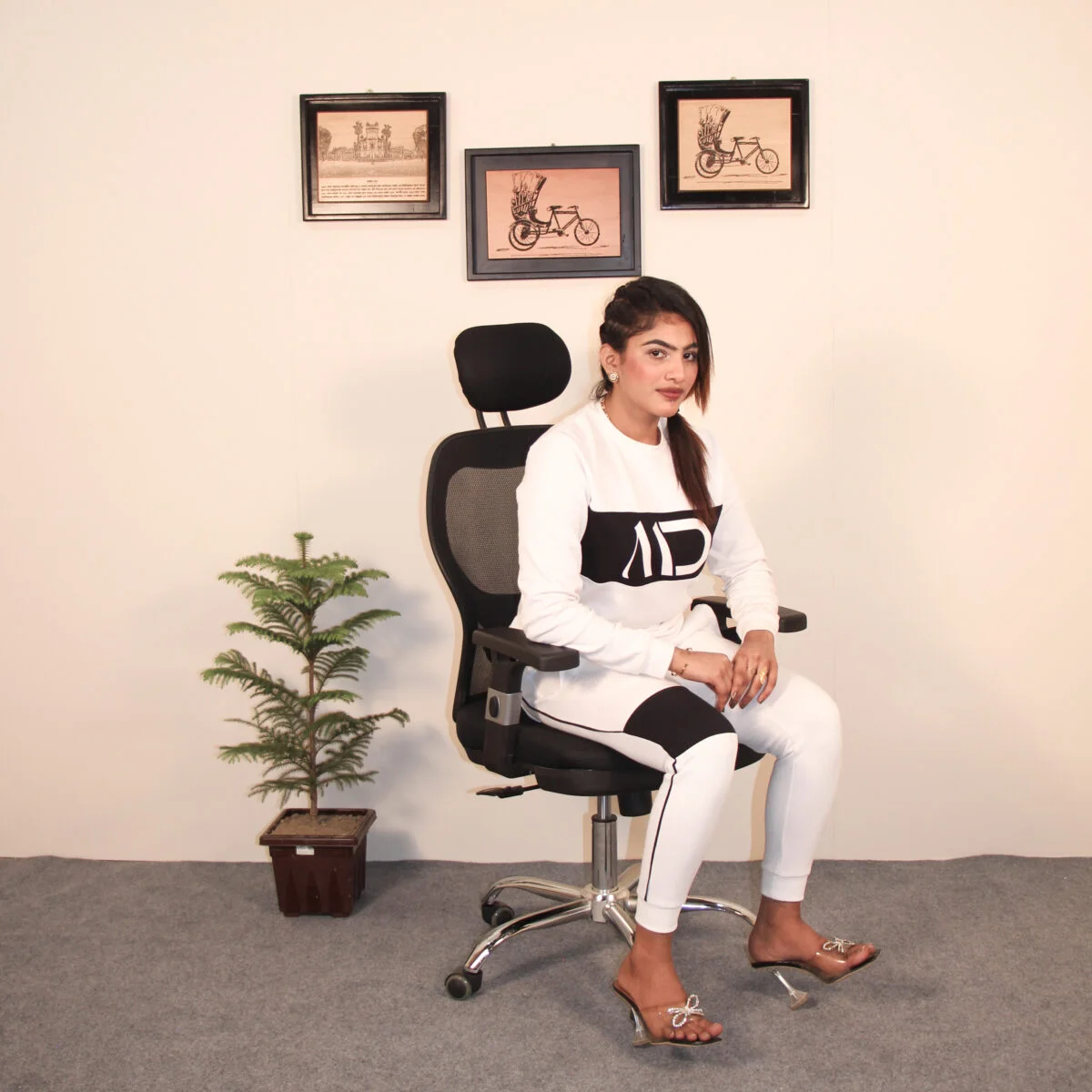 Office Manager Chair With Headrest Black